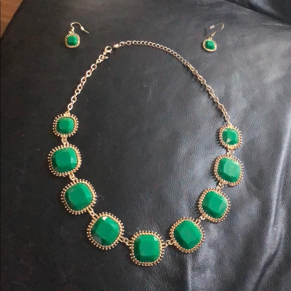 Royal emerald green necklace and earring set